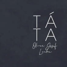 Nápis táta na prsu se jmény dětí