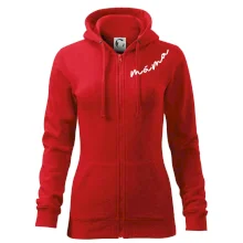 Kočičí máma se jmény na rukávu