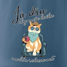 Já dřu, aby moje kočka mohla relaxovat
