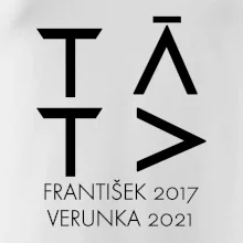 Táta v geometrickém fontu se jmény