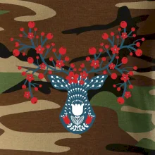 Folklor - jelen s červenými plody