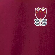 Folklor na prsu květina čtyřlistá