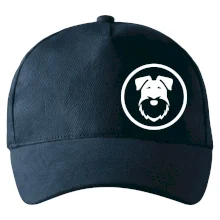 Knírač v kolečku na prsu