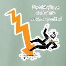 Nedotýkejte se elektrikáře na zem spadlého