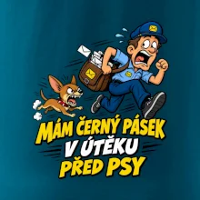 Černý pásek v útěku před psy