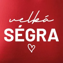 Velká ségra -  nápis na prsou