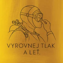 Vyrovnej tlak a leť potápěč v neoprenu držící si nos