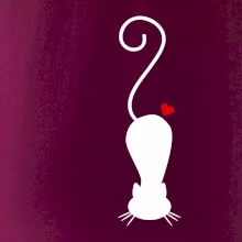 Zamilovaná kočka ležící