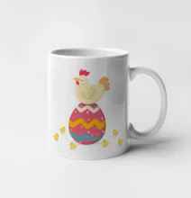 Slepice sedící na velikonočním vejci