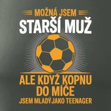 Možná jsem starší muž,  ale když kopnu do míče