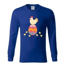 Slepice sedící na velikonočním vejci