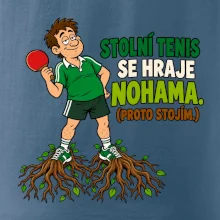 Stolní tenis se hraje nohama. (proto stojím.)