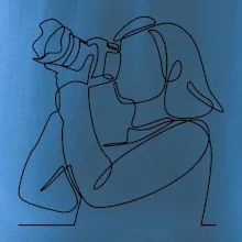 Fotografka stojící jedním tahem