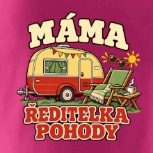 Máma ředitelka pohody rodinné kempování s karavanem