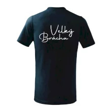 Velký brácha - nápis na zádech