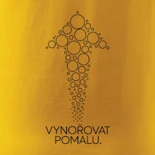 Vynořovat pomalu šipka vzhůru vytvořená z potápěčských bublinek