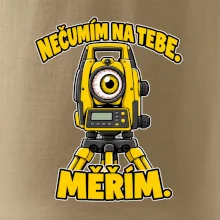 Geodet nečumím na tebe měřím