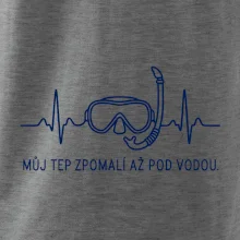 Můj tep zpomalí až pod vodou křivka EKG s maskou a šnorchlem