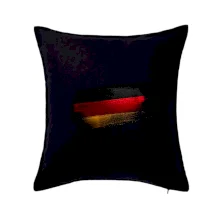 Německá vlajka okousaná