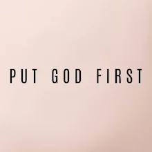 Put God first slabý nápis