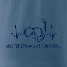 Můj tep zpomalí až pod vodou křivka EKG s maskou a šnorchlem