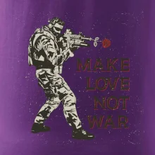 Růže ve zbrani, make love not war