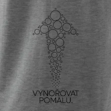 Vynořovat pomalu šipka vzhůru vytvořená z potápěčských bublinek