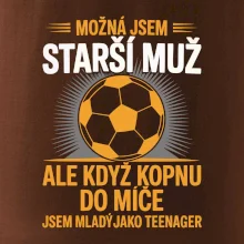 Možná jsem starší muž,  ale když kopnu do míče