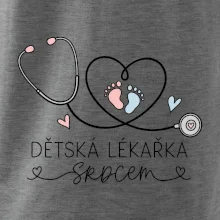 Dětská lékařka srdcem - stetoskop a dětské stopy