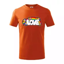 Love s duhou v pozadí