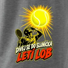 Dívej se do sluníčka letí lob