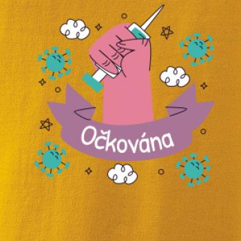 Očkována - ruka a stříkačka