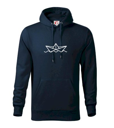 Papírová loďka na vodě