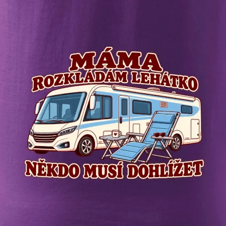 Máma rozkládám lehátko někdo musí dohlížet integrovaný obytňák