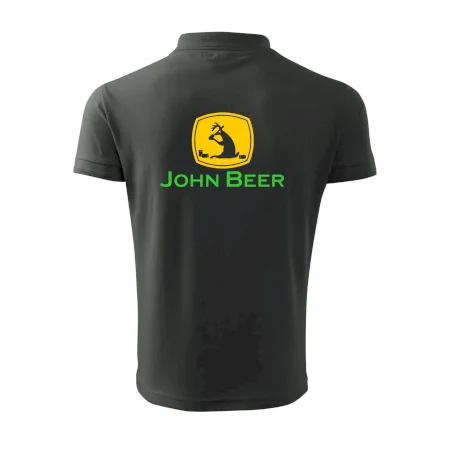 John Beer jelen s pivem