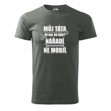 Můj táta mi dal do ruky nářadí