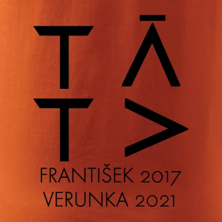 Táta v geometrickém fontu se jmény