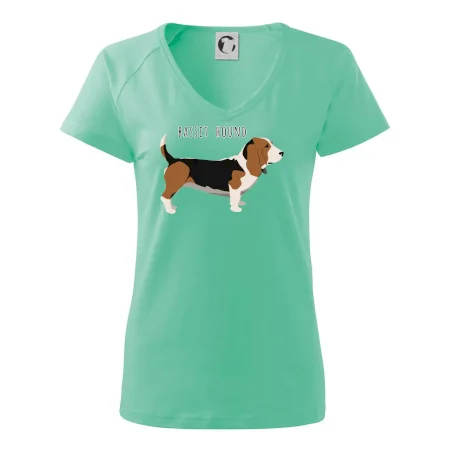 Basset hound pes s nápisem