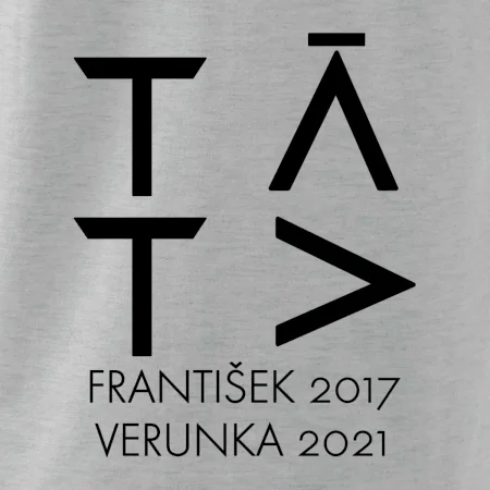 Táta v geometrickém fontu se jmény