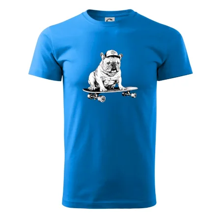 Černobílý buldok na skateboardu