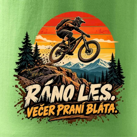 Ráno les večer praní bláta na kole