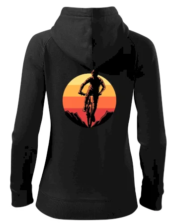 MTB cyklista a západ slunce