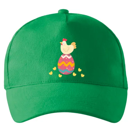 Slepice sedící na velikonočním vejci