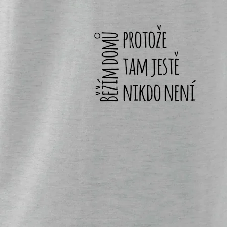 Běžím domů protože tam ještě nikdo není - na prsu