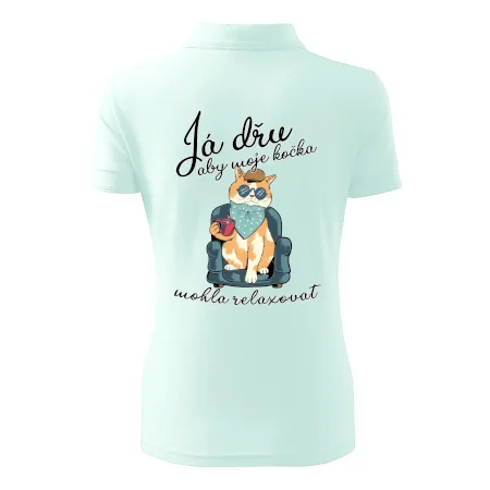 Já dřu, aby moje kočka mohla relaxovat