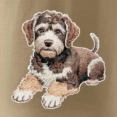 Lagotto romagnolo ležicí vyšívaný na prsu