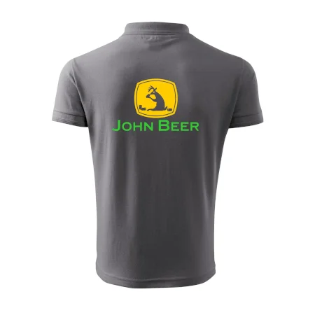 John Beer jelen s pivem