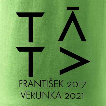 Táta v geometrickém fontu se jmény