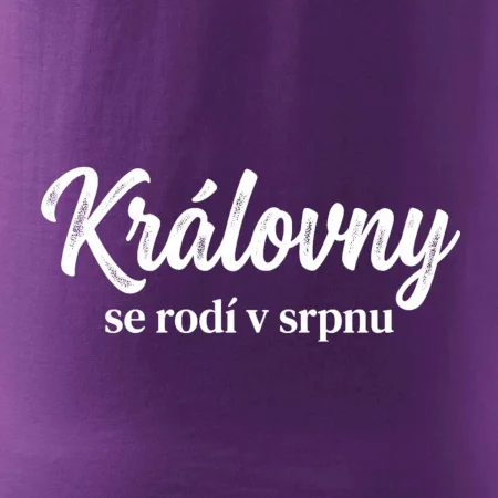 Černobílý nápis  Královny se rodí v srpnu
