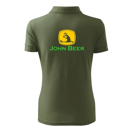 John Beer jelen s pivem